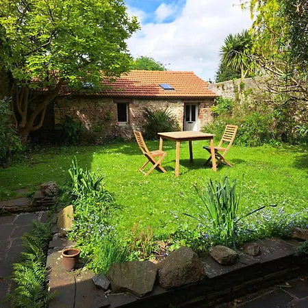 Clos St Vaast Pres Et Port * 생 바스트 라 우게